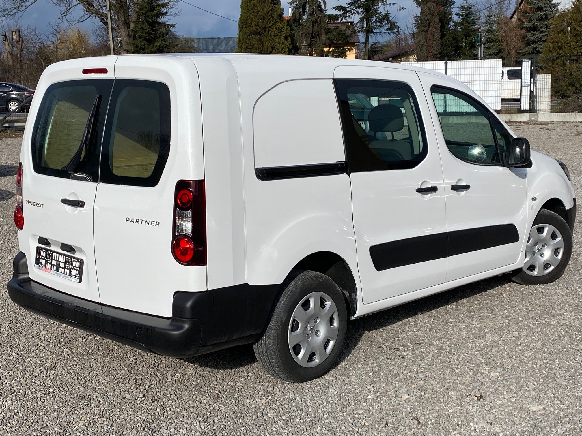 PEUGEOT PARTNER 1,6 HDI 90KM 5OSOBOWY DOSTAWCZY FV 23